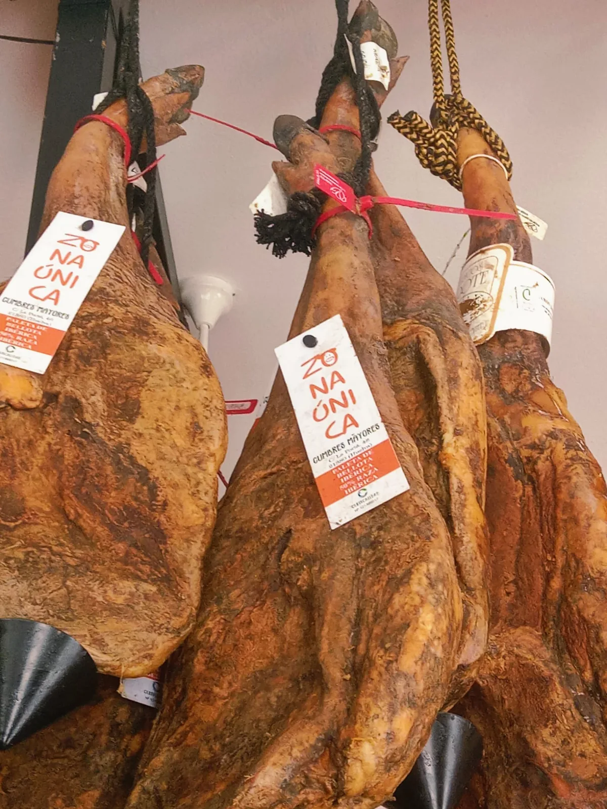 Paleta ibérica vs. jamón ibérico: diferencias que debe conocer antes de comprar